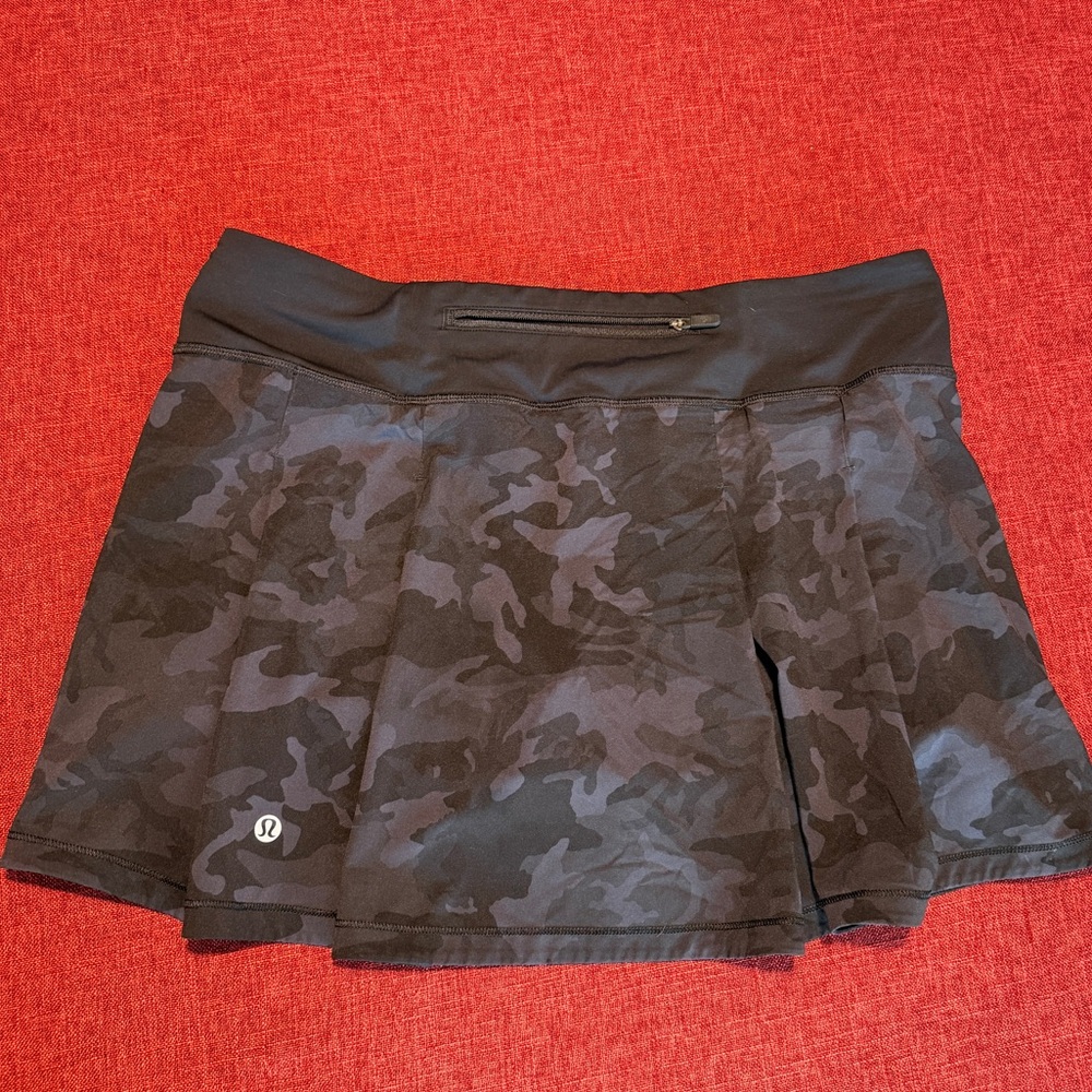 👉🏼LIKE NEW👈🏼 Lululemon Pace Rival Grey & Black Camo Skirt Sz:8 - Picture 4 of 6